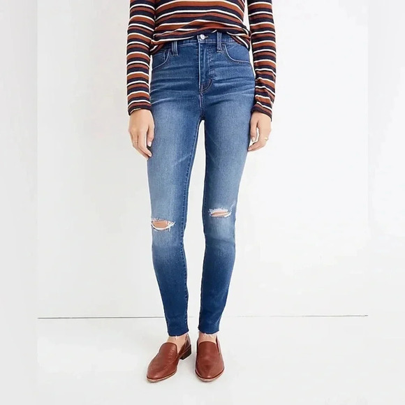 Madewell 10” High Rise Roadtripper Dark Wash Distressed Jean Size 27 - Picture 1 of 5
